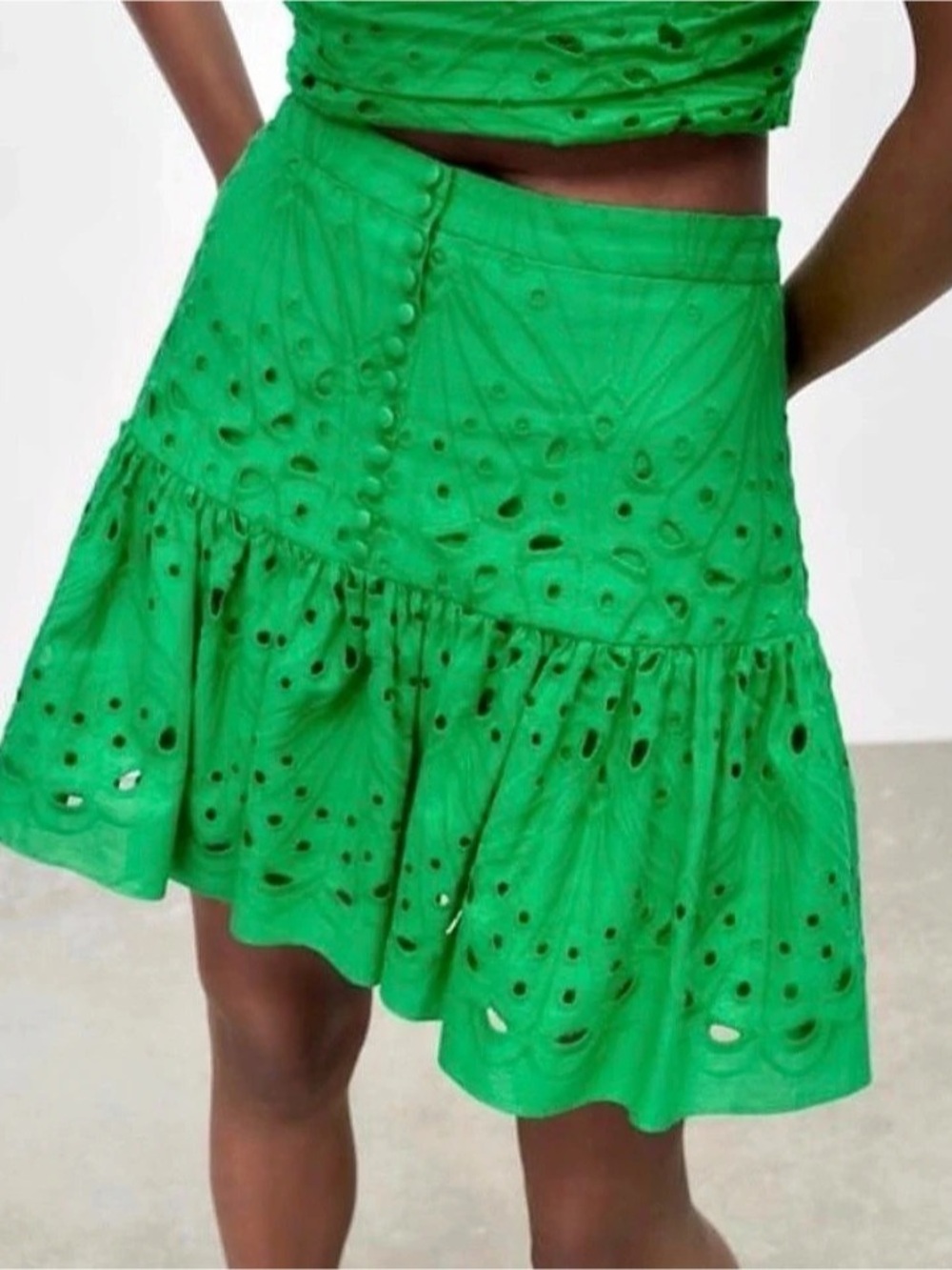 Zara Eyelet Mini Skirt in Green Size Medium